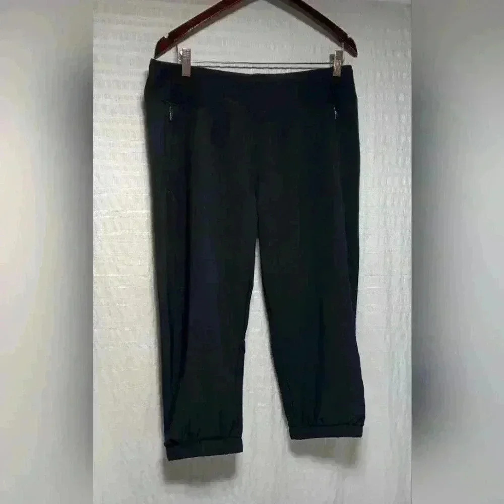 Mondetta Elastic waist crop pants. Ladies size L